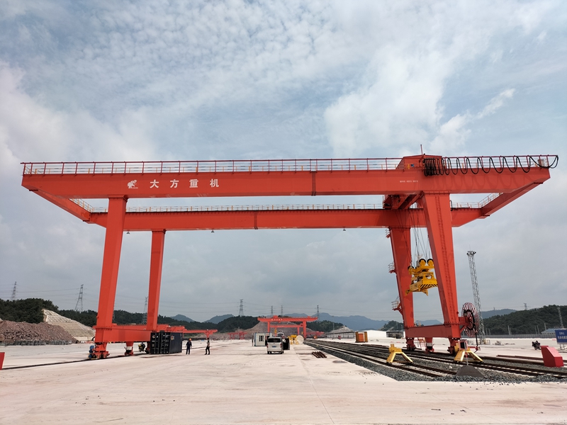 集裝箱門(mén)式起重機(jī)